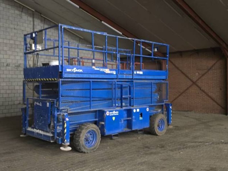 Teleskoparbeitsbühne van het type Sonstige Sky Jack SJ 9250 schaarhoogwerker 4x4 diesel Skyjack, Gebrauchtmaschine in Hooge mierde