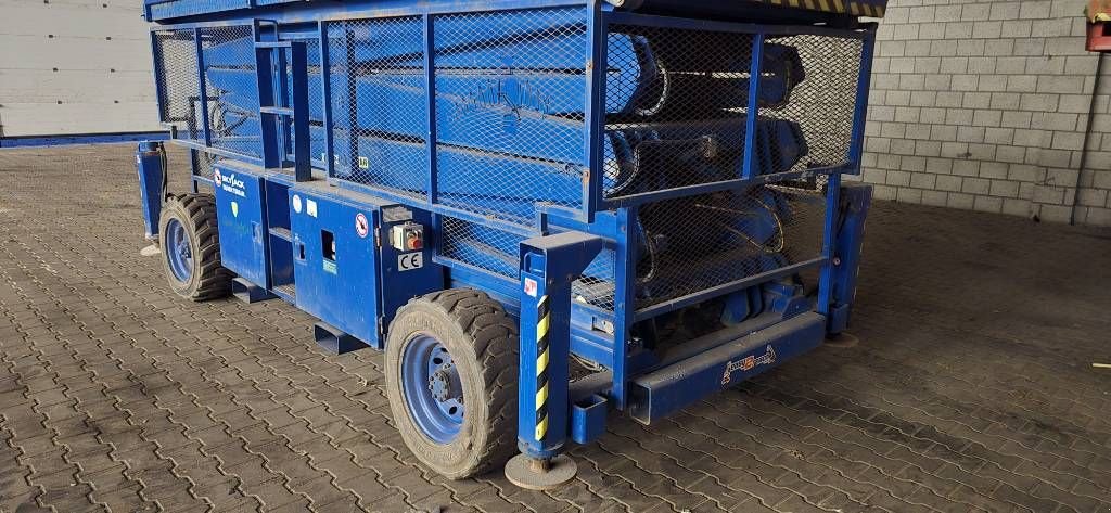 Teleskoparbeitsbühne van het type Sonstige Sky Jack SJ 9250 schaarhoogwerker 4x4 diesel Skyjack, Gebrauchtmaschine in Hooge mierde (Foto 10)