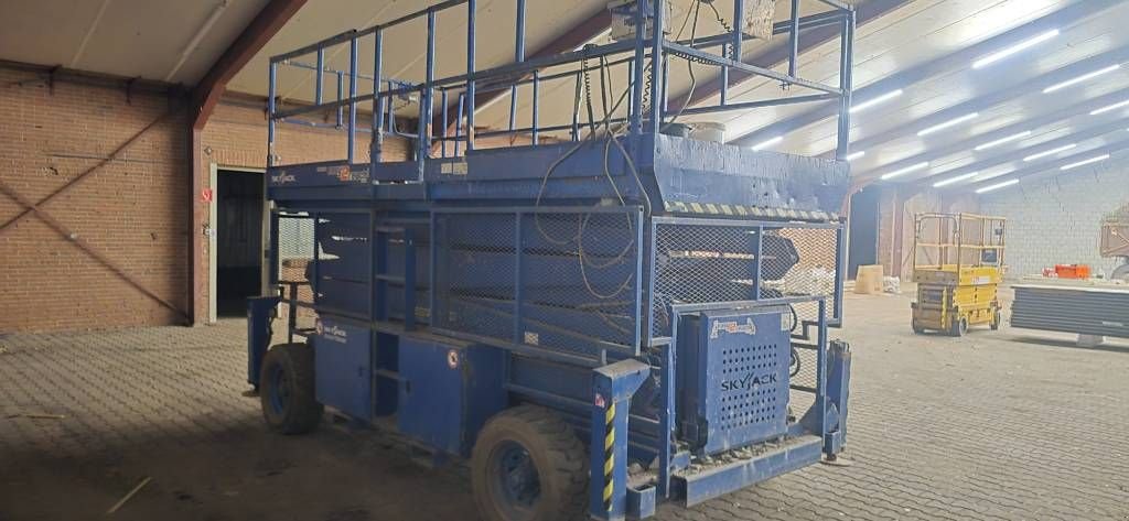 Teleskoparbeitsbühne van het type Sonstige Sky Jack SJ 9250 schaarhoogwerker 4x4 diesel Skyjack, Gebrauchtmaschine in Hooge mierde (Foto 4)