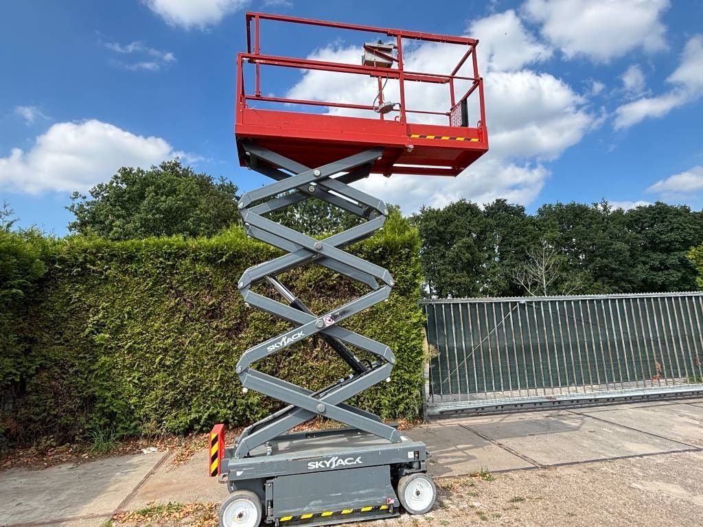 Teleskoparbeitsbühne des Typs Sonstige Sky Jack SJ III 3219 8m schaarhoogwerker 1.5km skyjack, Gebrauchtmaschine in Hooge mierde (Bild 9)