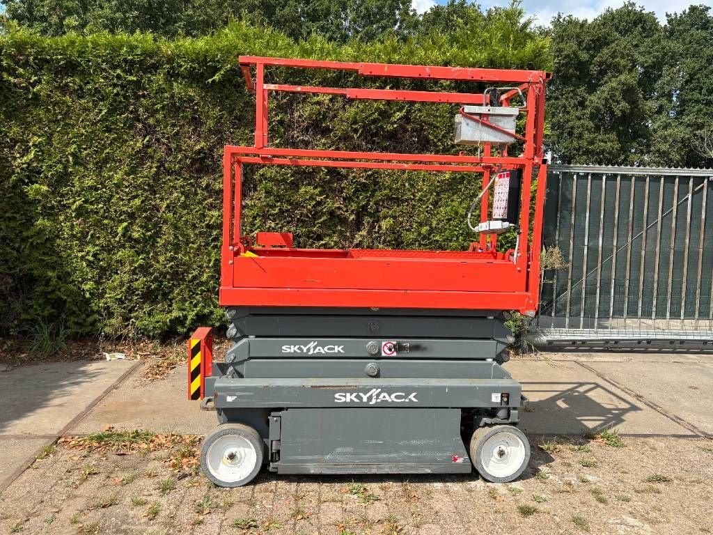 Teleskoparbeitsbühne des Typs Sonstige Sky Jack SJ III 3219 8m schaarhoogwerker 1.5km skyjack, Gebrauchtmaschine in Hooge mierde (Bild 1)