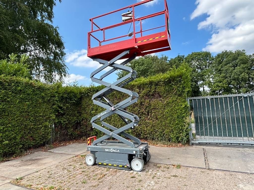 Teleskoparbeitsbühne des Typs Sonstige Sky Jack SJ III 3219 8m schaarhoogwerker 1.5km skyjack, Gebrauchtmaschine in Hooge mierde (Bild 10)