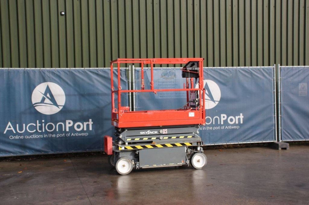 Teleskoparbeitsbühne типа Sonstige Sky Jack SJ3215, Gebrauchtmaschine в Antwerpen (Фотография 1)