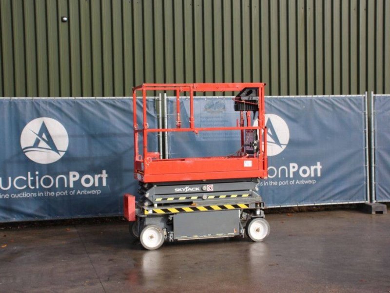 Teleskoparbeitsbühne of the type Sonstige Sky Jack SJ3215, Gebrauchtmaschine in Antwerpen (Picture 1)