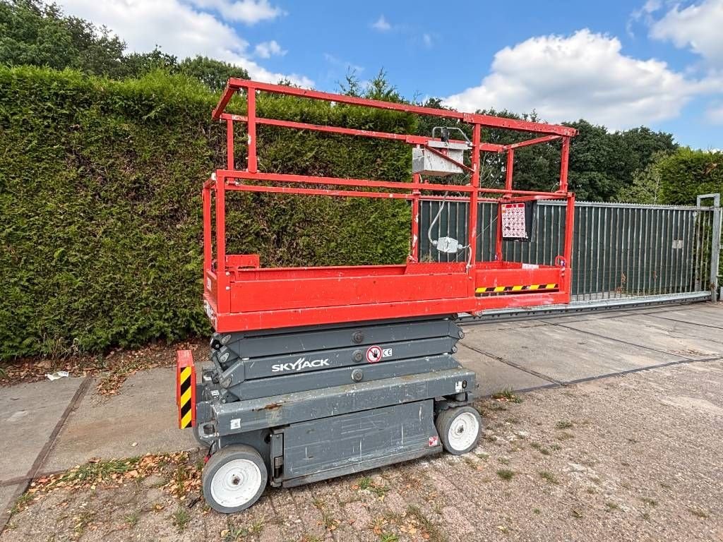 Teleskoparbeitsbühne des Typs Sonstige Sky Jack SJ3219 skyjack 8 meter schaarlift 8m SJ 3219, Gebrauchtmaschine in Hooge mierde (Bild 3)