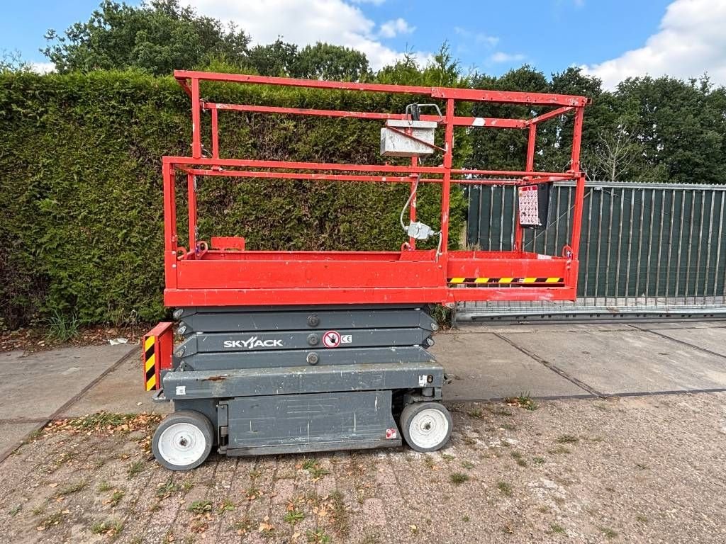 Teleskoparbeitsbühne des Typs Sonstige Sky Jack SJ3219 skyjack 8 meter schaarlift 8m SJ 3219, Gebrauchtmaschine in Hooge mierde (Bild 2)
