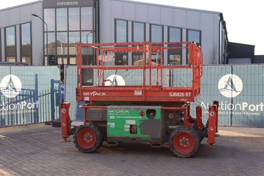Teleskoparbeitsbühne от тип Sonstige Sky Jack SJ6826 RT, Gebrauchtmaschine в Antwerpen (Снимка 3)