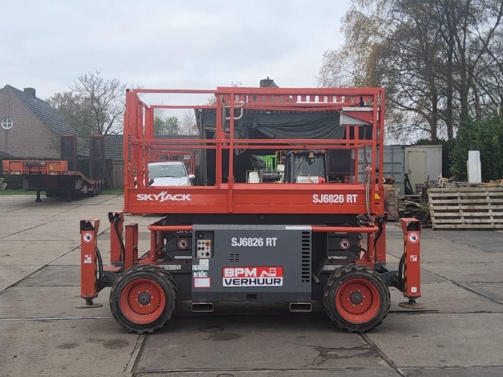 Teleskoparbeitsbühne des Typs Sonstige Sky Jack SJ6826RT 4x4 diesel schaarhoogwerker schaarlift, Gebrauchtmaschine in Hooge mierde (Bild 2)