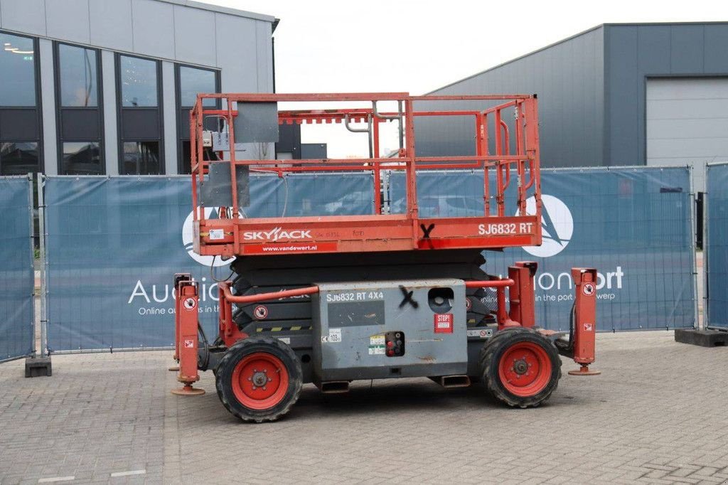 Teleskoparbeitsbühne des Typs Sonstige Sky Jack SJ6832RT, Gebrauchtmaschine in Antwerpen (Bild 1)