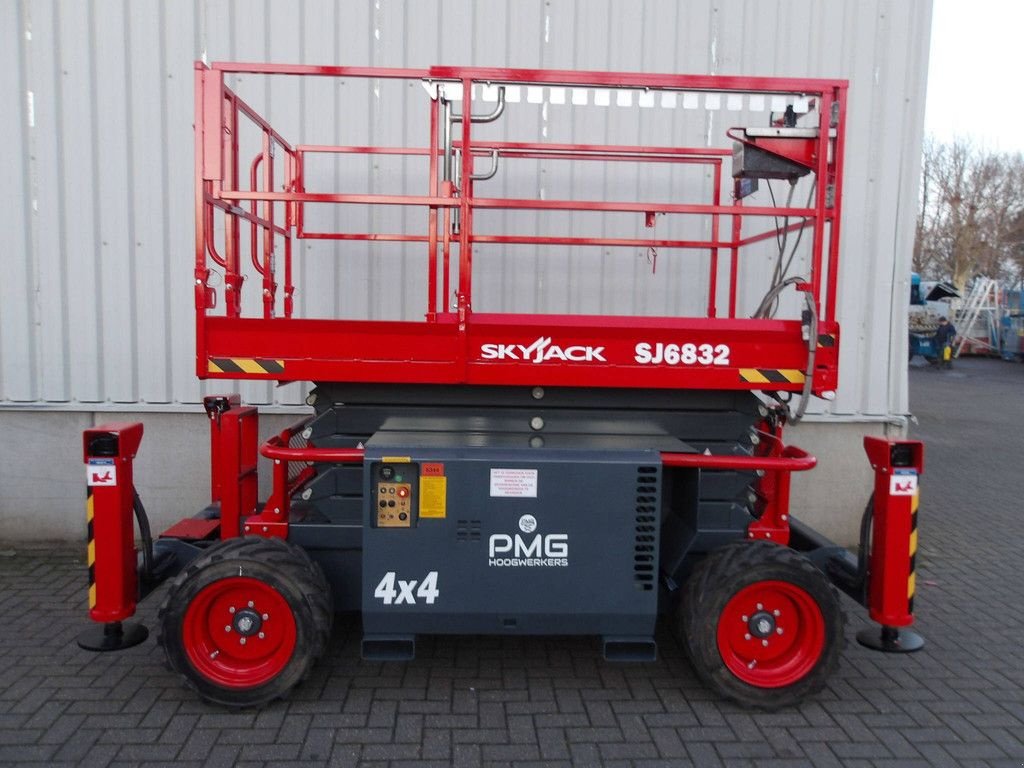 Teleskoparbeitsbühne типа Sonstige Sky Jack SJ6832RT, Gebrauchtmaschine в Antwerpen (Фотография 1)