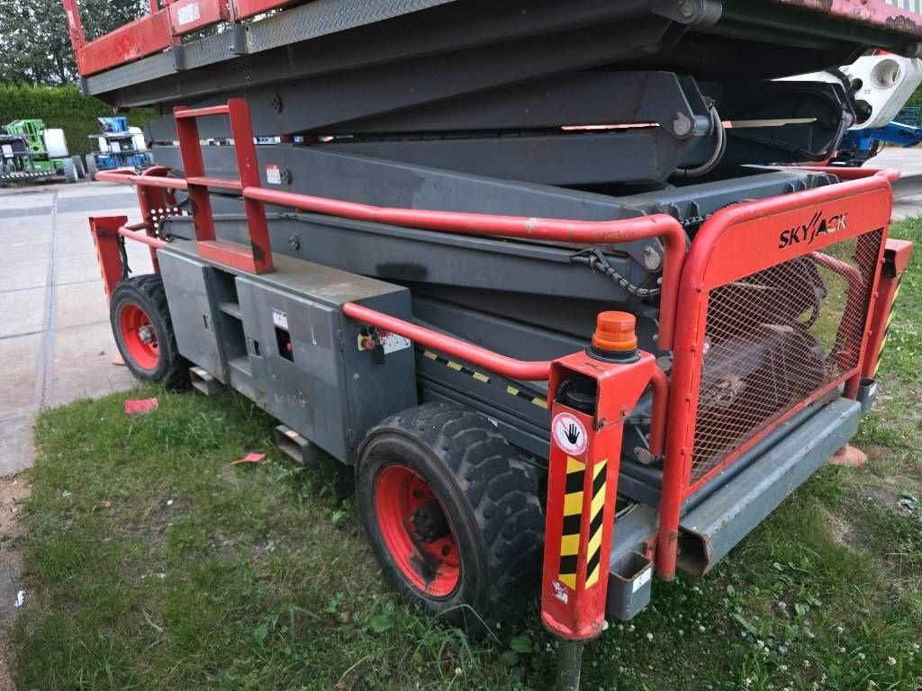Teleskoparbeitsbühne des Typs Sonstige Sky Jack SJ9250 RT 4x4 diesel scissorlift schaarhoogwerker, Gebrauchtmaschine in Hooge mierde (Bild 8)