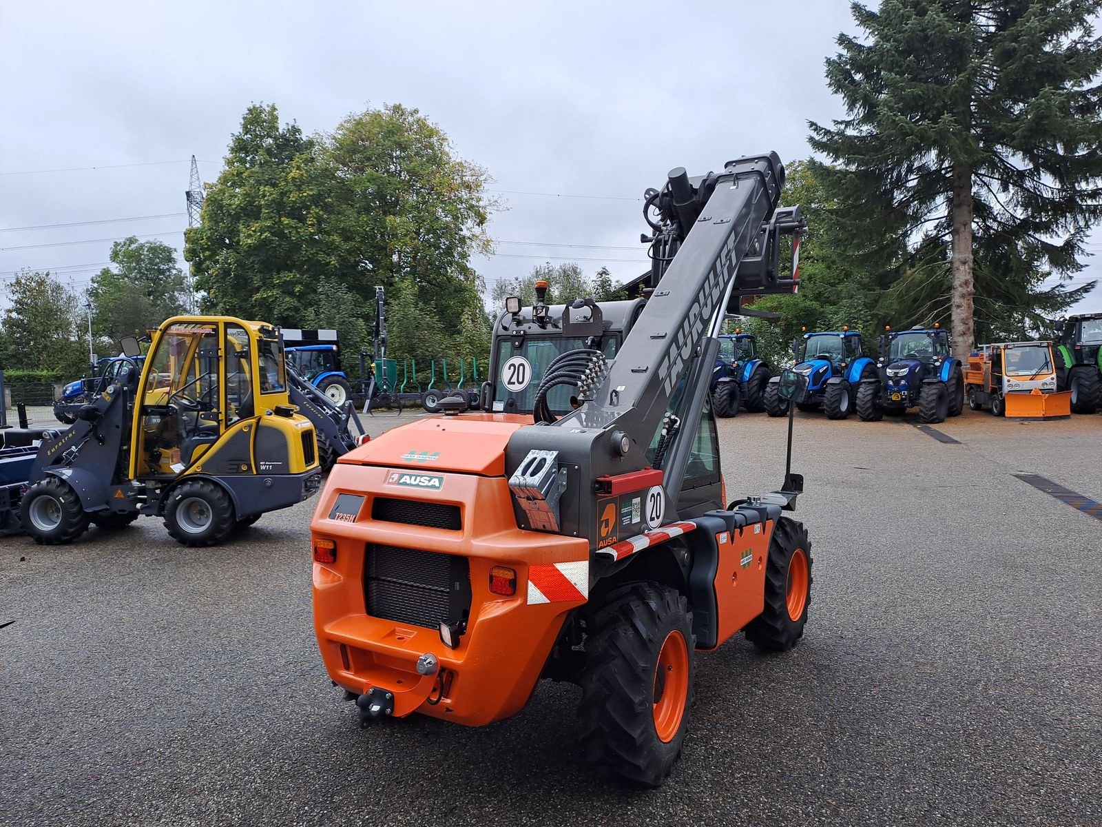 Teleskoplader of the type Ausa Teleskoplader Ausa T235H, Vorführmaschine in Burgkirchen (Picture 7)