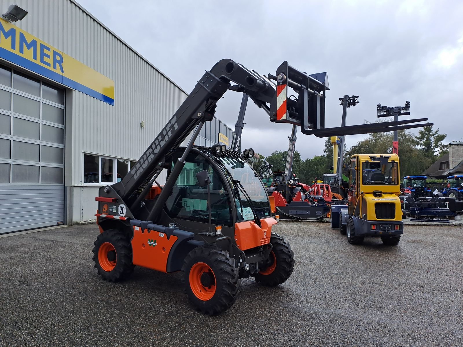 Teleskoplader of the type Ausa Teleskoplader Ausa T235H, Vorführmaschine in Burgkirchen (Picture 10)