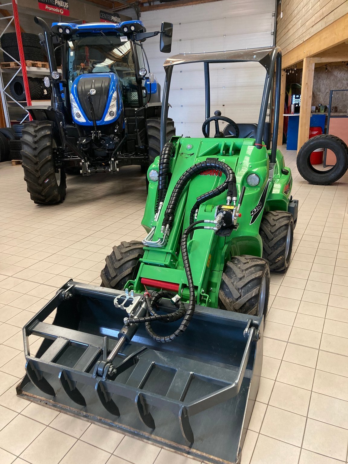 Teleskoplader типа Avant 528 OPTIDRIVE, Gebrauchtmaschine в Le Horps (Фотография 4)