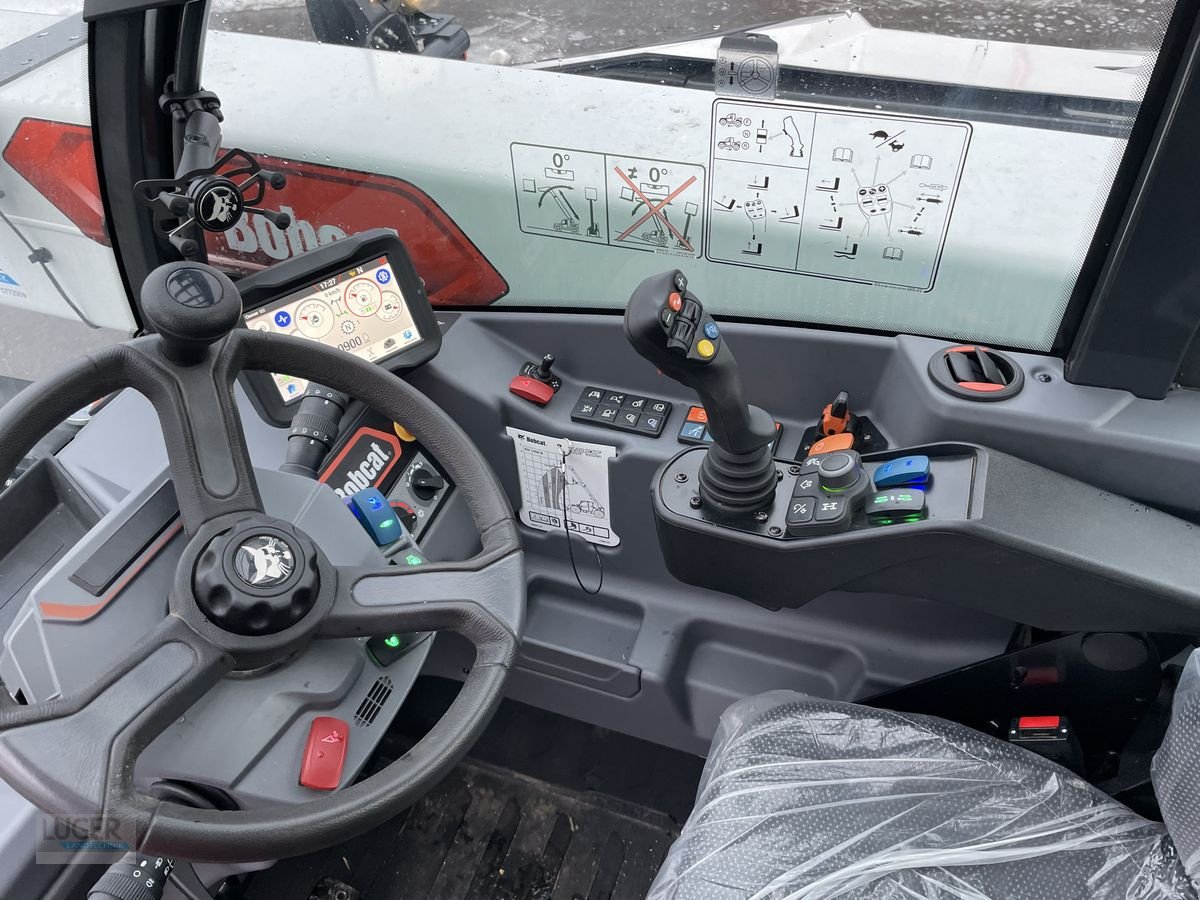Teleskoplader of the type Bobcat TL 38.70HF, Neumaschine in Niederkappel (Picture 9)