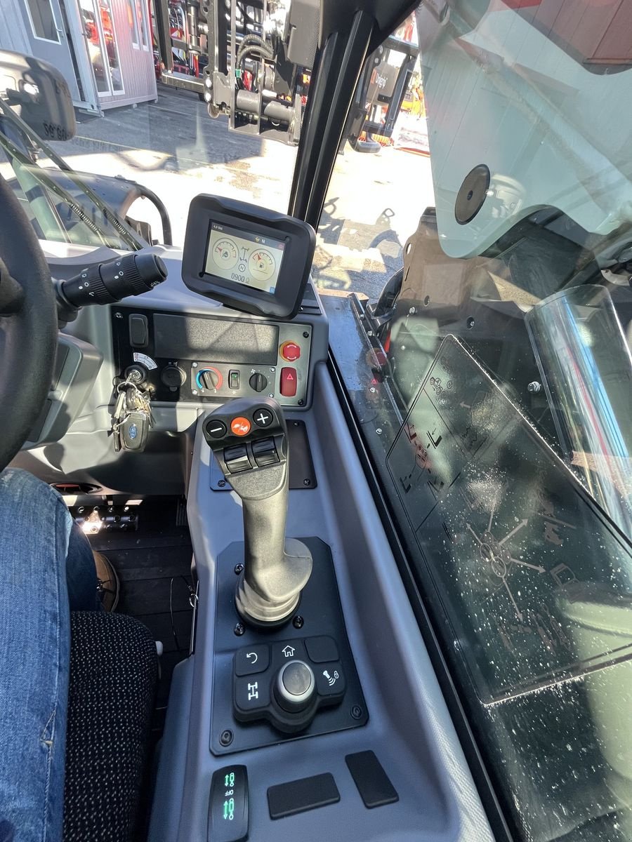 Teleskoplader of the type Bobcat TL26.60, Neumaschine in Wallern (Picture 13)