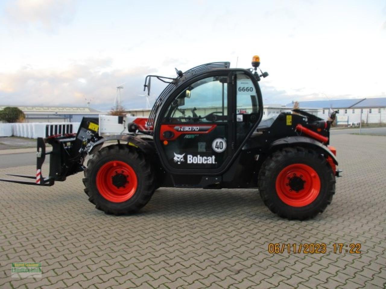 Teleskoplader of the type Bobcat TL30-70 Agri  6 Jahre 0%, Neumaschine in Büren (Picture 3)