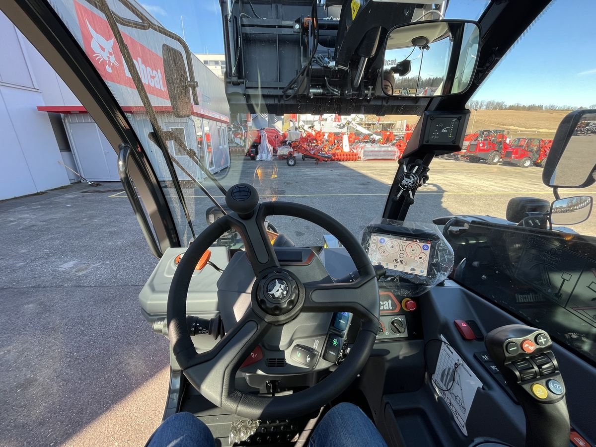 Teleskoplader of the type Bobcat TL35.70, Neumaschine in Wallern (Picture 11)