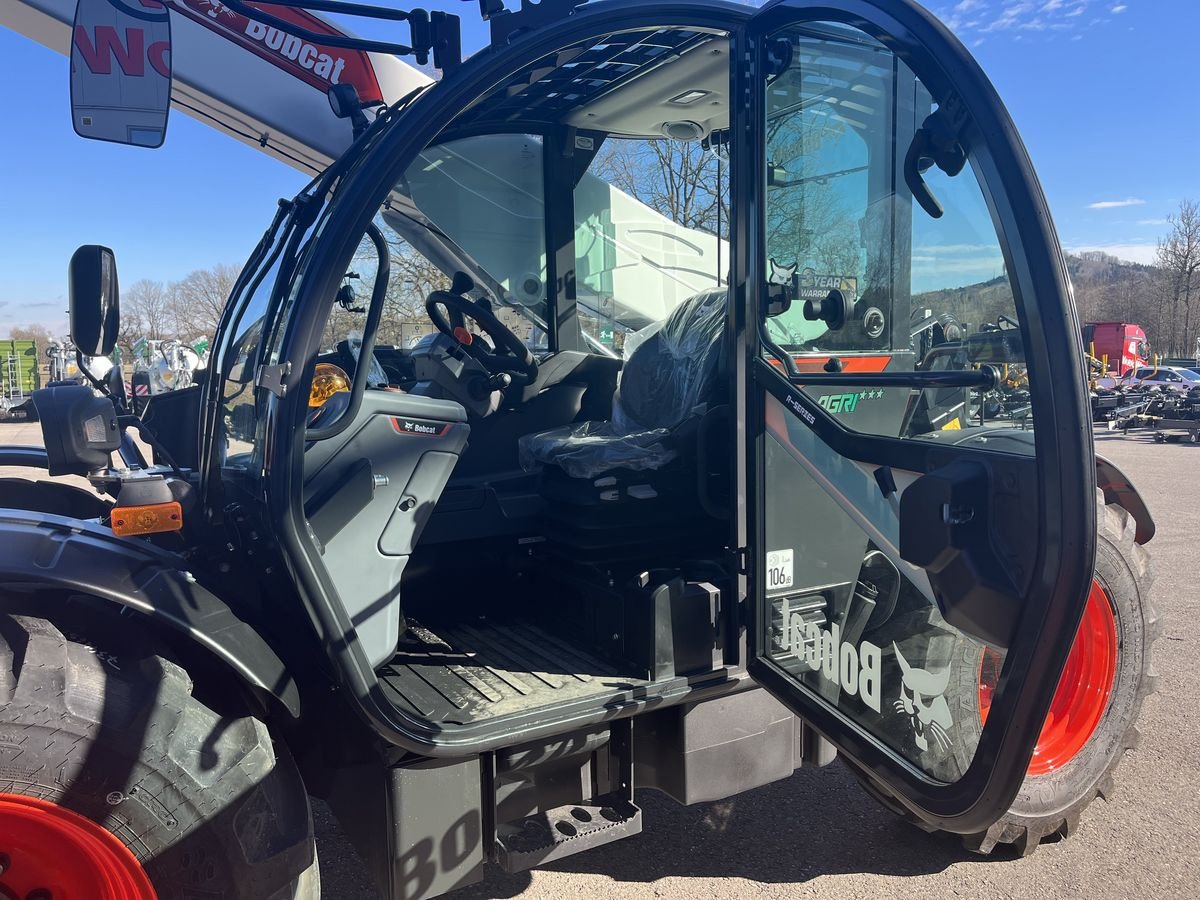 Teleskoplader of the type Bobcat TL35.70, Neumaschine in Wallern (Picture 9)
