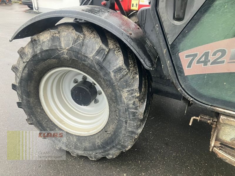 Teleskoplader des Typs Case IH 742 FARMLIFT, Gebrauchtmaschine in Altenstadt a.d. Waldnaab (Bild 12)