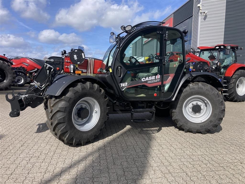Teleskoplader des Typs Case IH FARMLIFT 742 Ny model, Gebrauchtmaschine in Horsens (Bild 2)