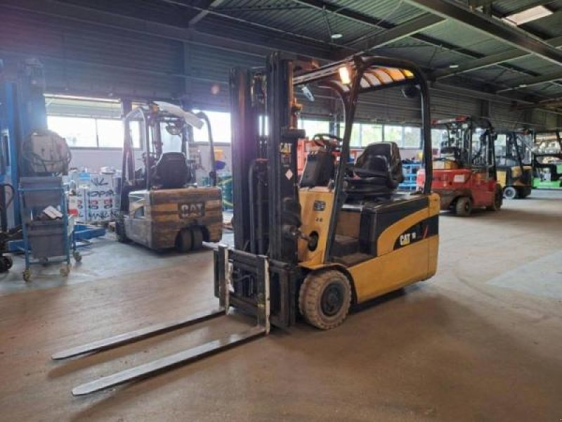 Teleskoplader Türe ait Caterpillar EP18NT, Gebrauchtmaschine içinde senlis (resim 2)