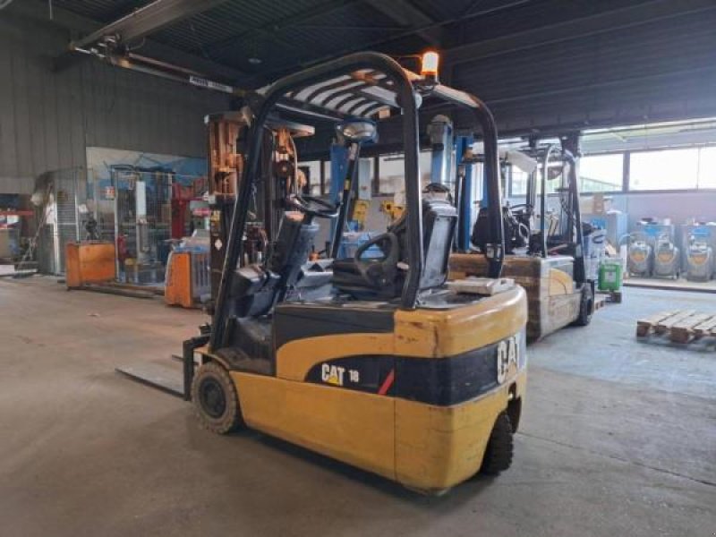 Teleskoplader Türe ait Caterpillar EP18NT, Gebrauchtmaschine içinde senlis (resim 5)