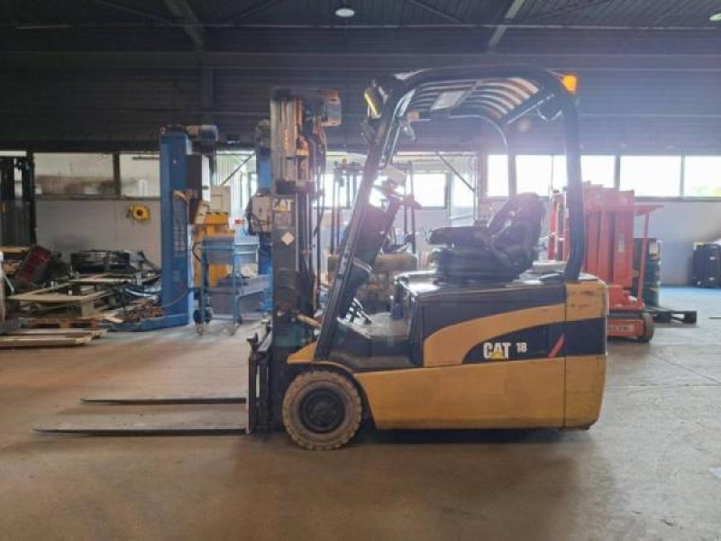 Teleskoplader Türe ait Caterpillar EP18NT, Gebrauchtmaschine içinde senlis (resim 7)