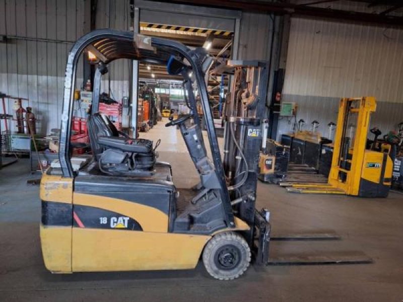 Teleskoplader Türe ait Caterpillar EP18NT, Gebrauchtmaschine içinde senlis (resim 3)