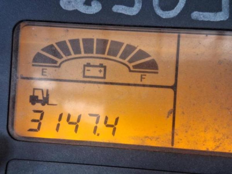 Teleskoplader tip Caterpillar EP25K, Gebrauchtmaschine in senlis (Poză 3)