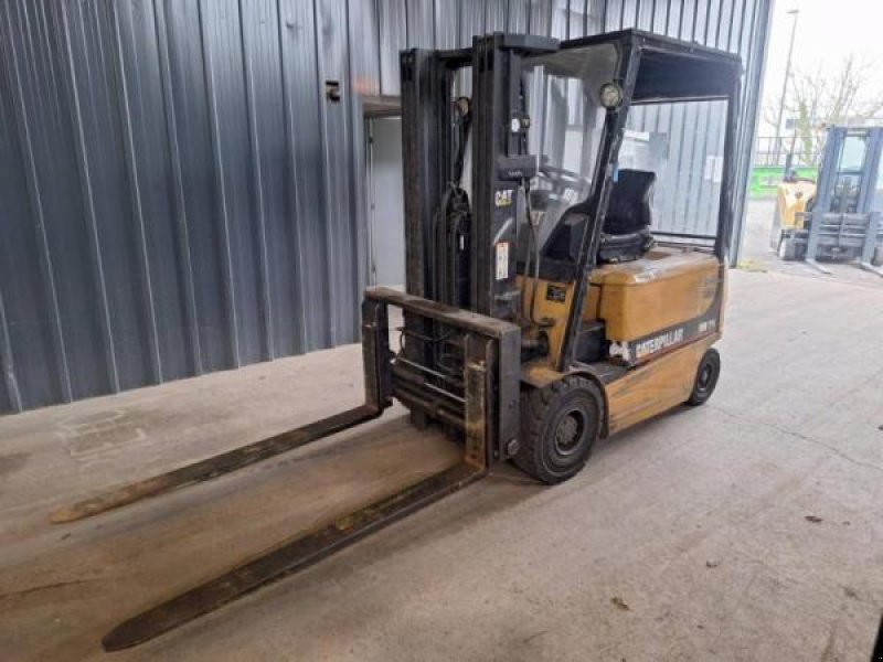 Teleskoplader tip Caterpillar EP25K, Gebrauchtmaschine in senlis (Poză 1)