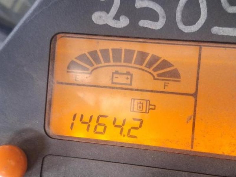 Teleskoplader tip Caterpillar EP25K, Gebrauchtmaschine in senlis (Poză 5)