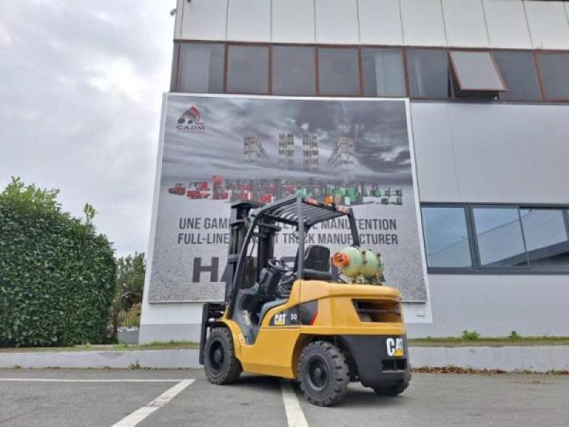 Teleskoplader типа Caterpillar GP30NTD, Gebrauchtmaschine в senlis (Фотография 4)