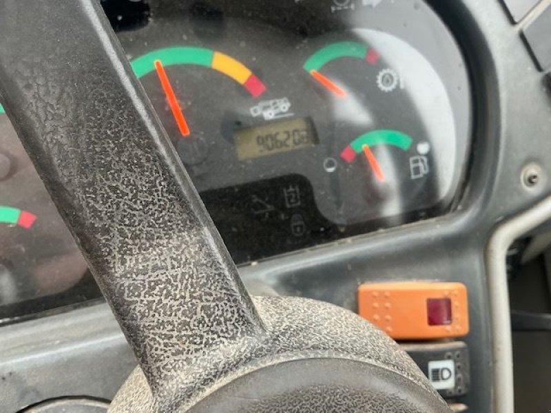 Teleskoplader of the type Caterpillar TH220BMA2, Gebrauchtmaschine in les hayons (Picture 6)