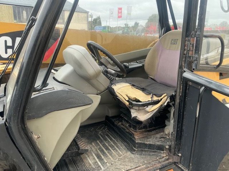 Teleskoplader of the type Caterpillar TH220BMA2, Gebrauchtmaschine in les hayons (Picture 5)