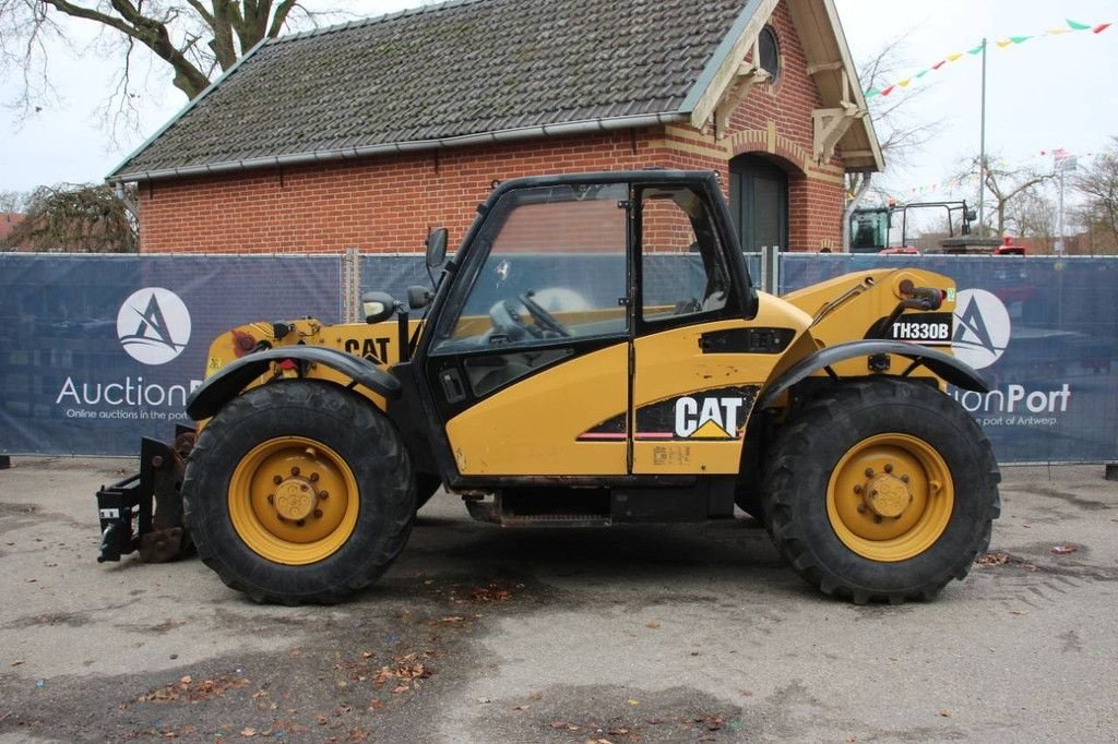 Teleskoplader del tipo Caterpillar TH330B, Gebrauchtmaschine In Antwerpen (Immagine 2)