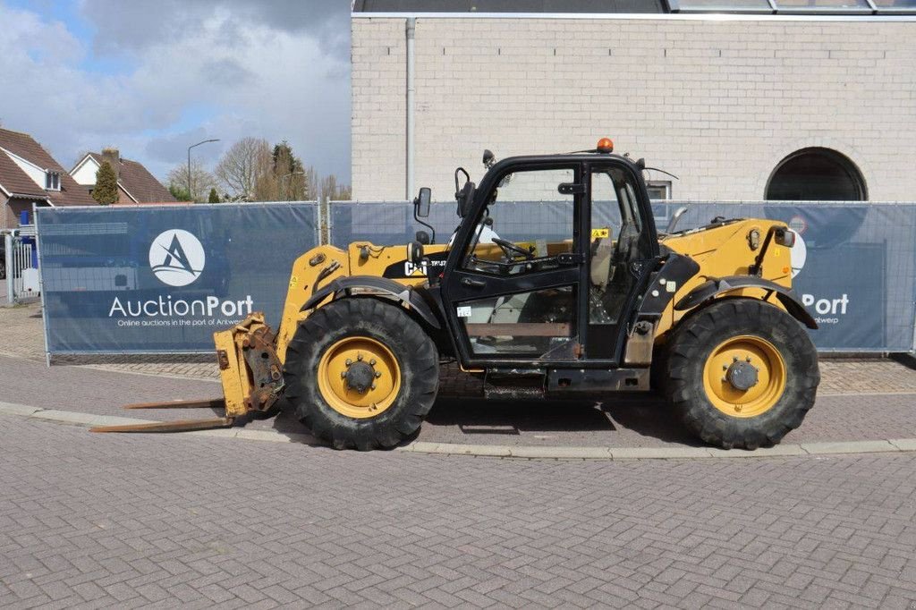 Teleskoplader типа Caterpillar TH337, Gebrauchtmaschine в Antwerpen (Фотография 2)