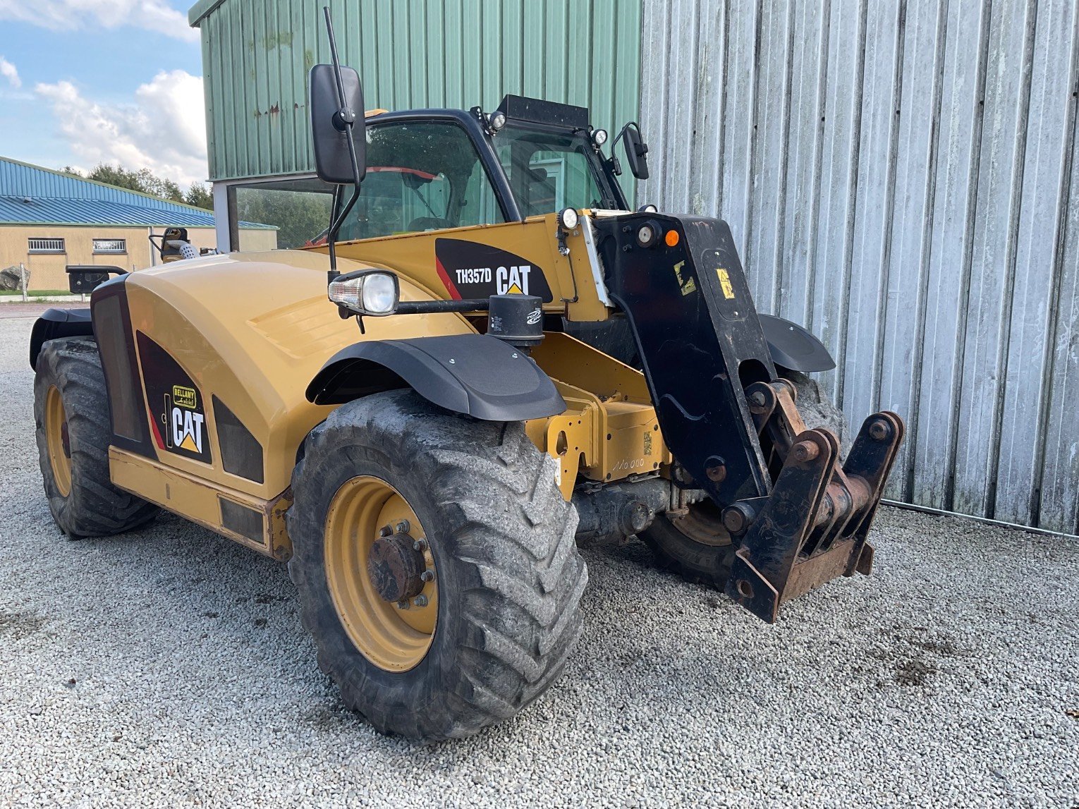 Teleskoplader des Typs Caterpillar TH357DAG PERFORMANCE, Gebrauchtmaschine in SAINT CLAIR SUR ELLE (Bild 3)