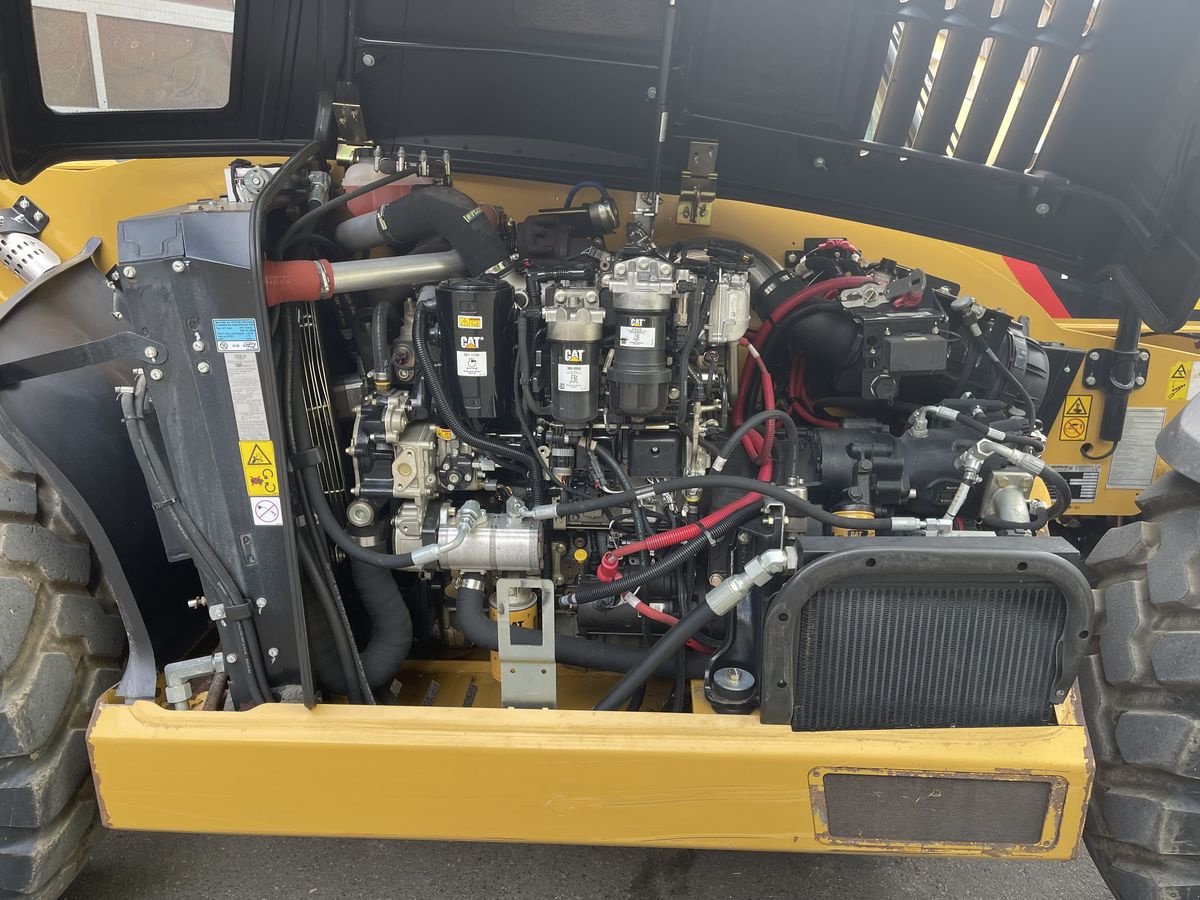 Teleskoplader of the type Caterpillar TH408D, Gebrauchtmaschine in Wolfsbach (Picture 9)