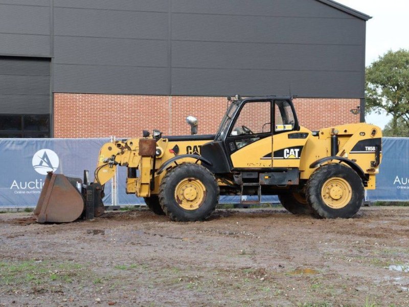 Teleskoplader of the type Caterpillar TH580B, Gebrauchtmaschine in Antwerpen (Picture 1)