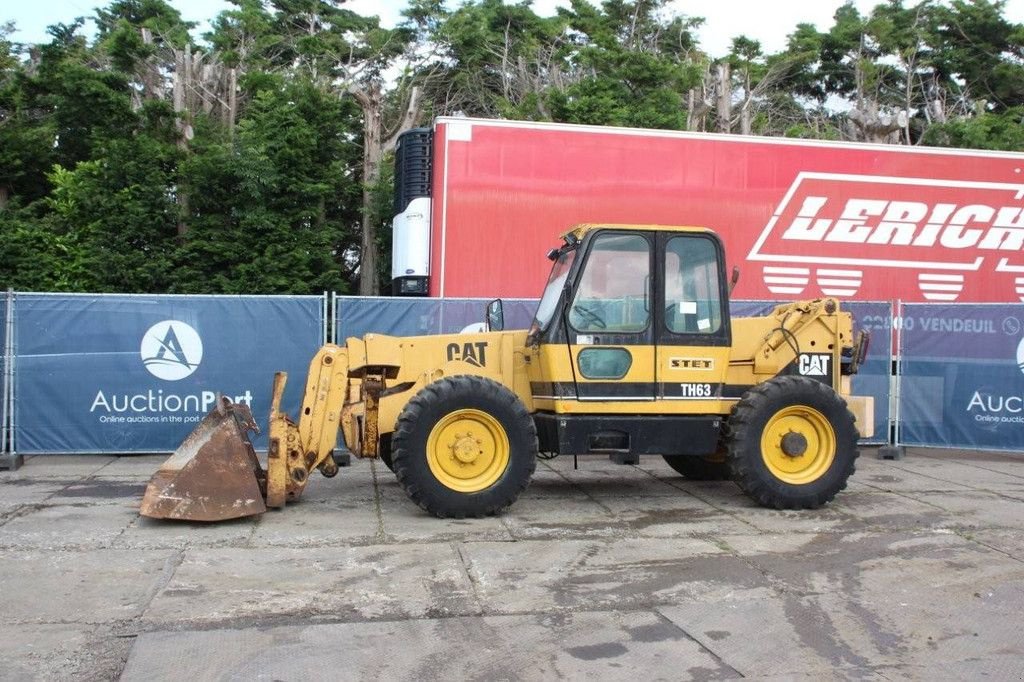 Teleskoplader du type Caterpillar TH63, Gebrauchtmaschine en Antwerpen (Photo 1)