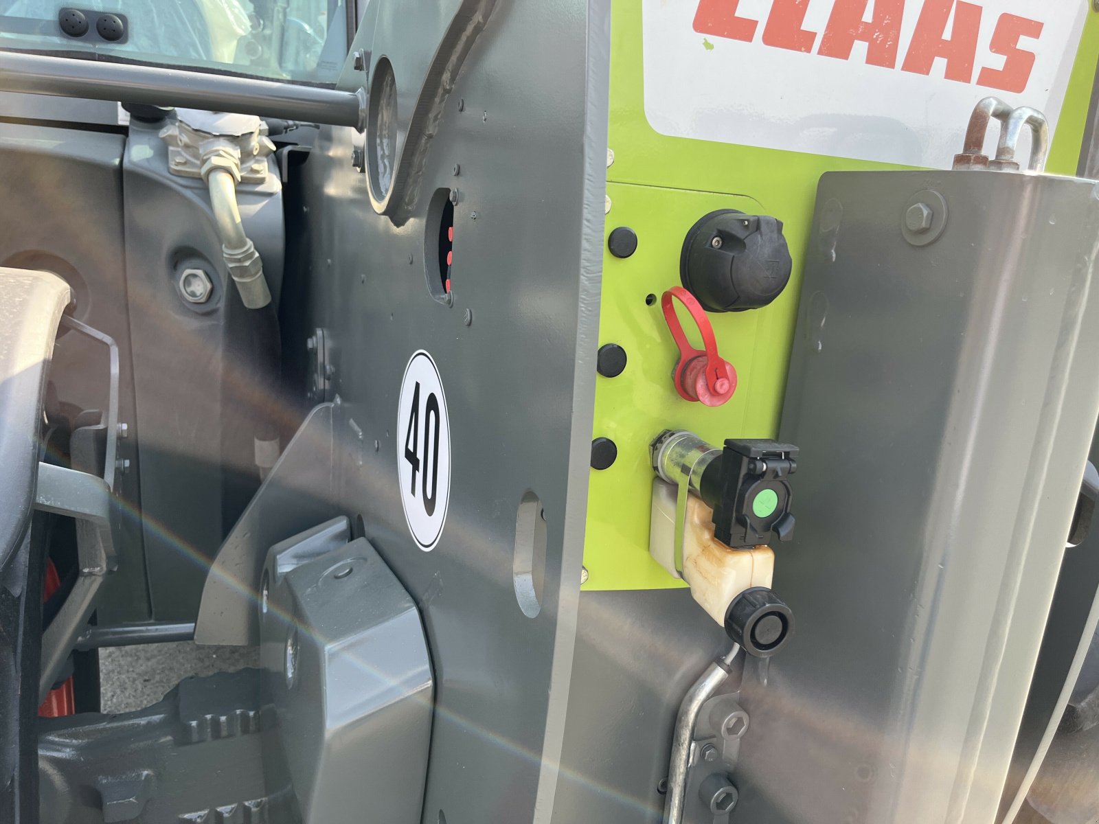 Teleskoplader typu CLAAS SCORPION 7035 T4 TRADITION, Gebrauchtmaschine v PONTIVY (Obrázek 2)