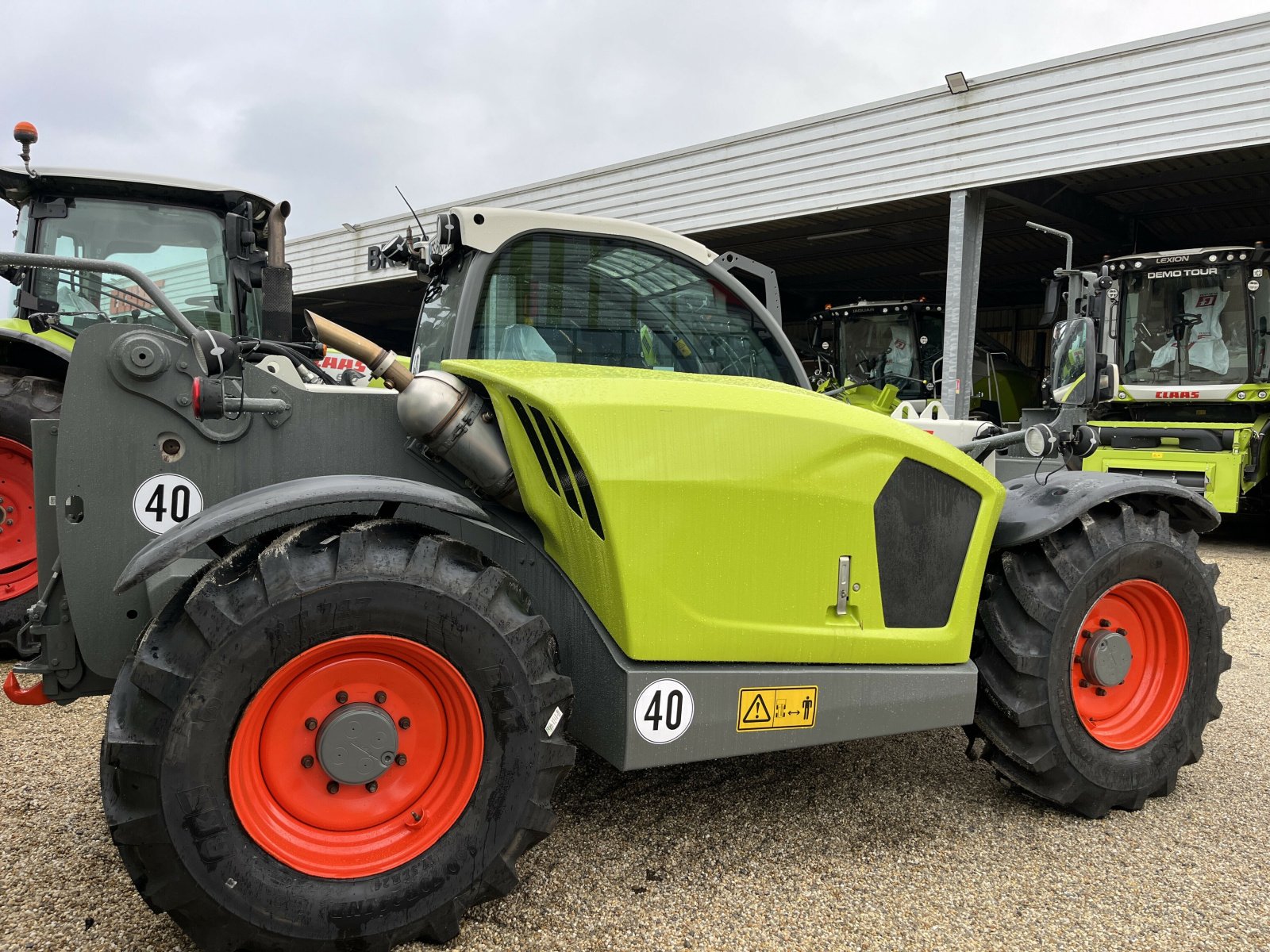 Teleskoplader typu CLAAS SCORPION 7035 T4 TRADITION, Gebrauchtmaschine v PONTIVY (Obrázek 8)