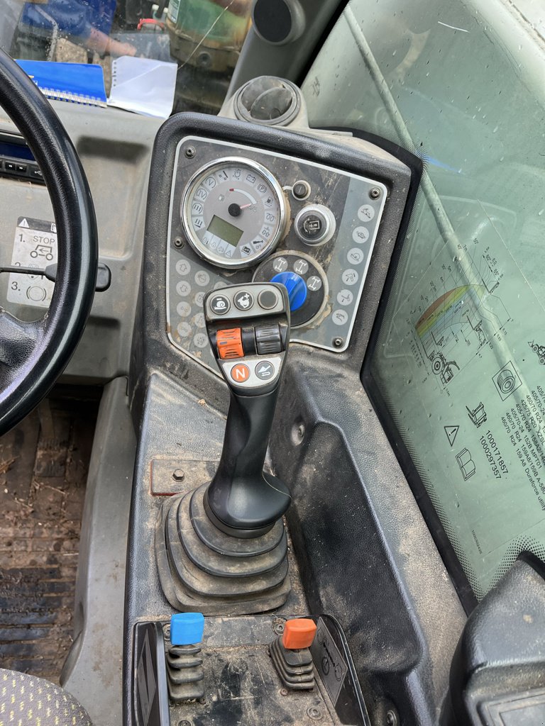 Teleskoplader del tipo CLAAS SCORPION 7035 VARIPOWER, Gebrauchtmaschine In PIERRE BUFFIERE (Immagine 8)