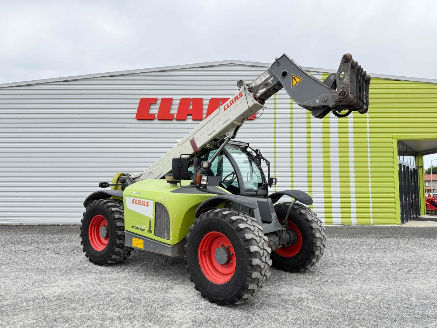 Teleskoplader of the type CLAAS SCORPION 7040 VARIPOWER 30, Gebrauchtmaschine in ST ELIX THEUX (Picture 1)