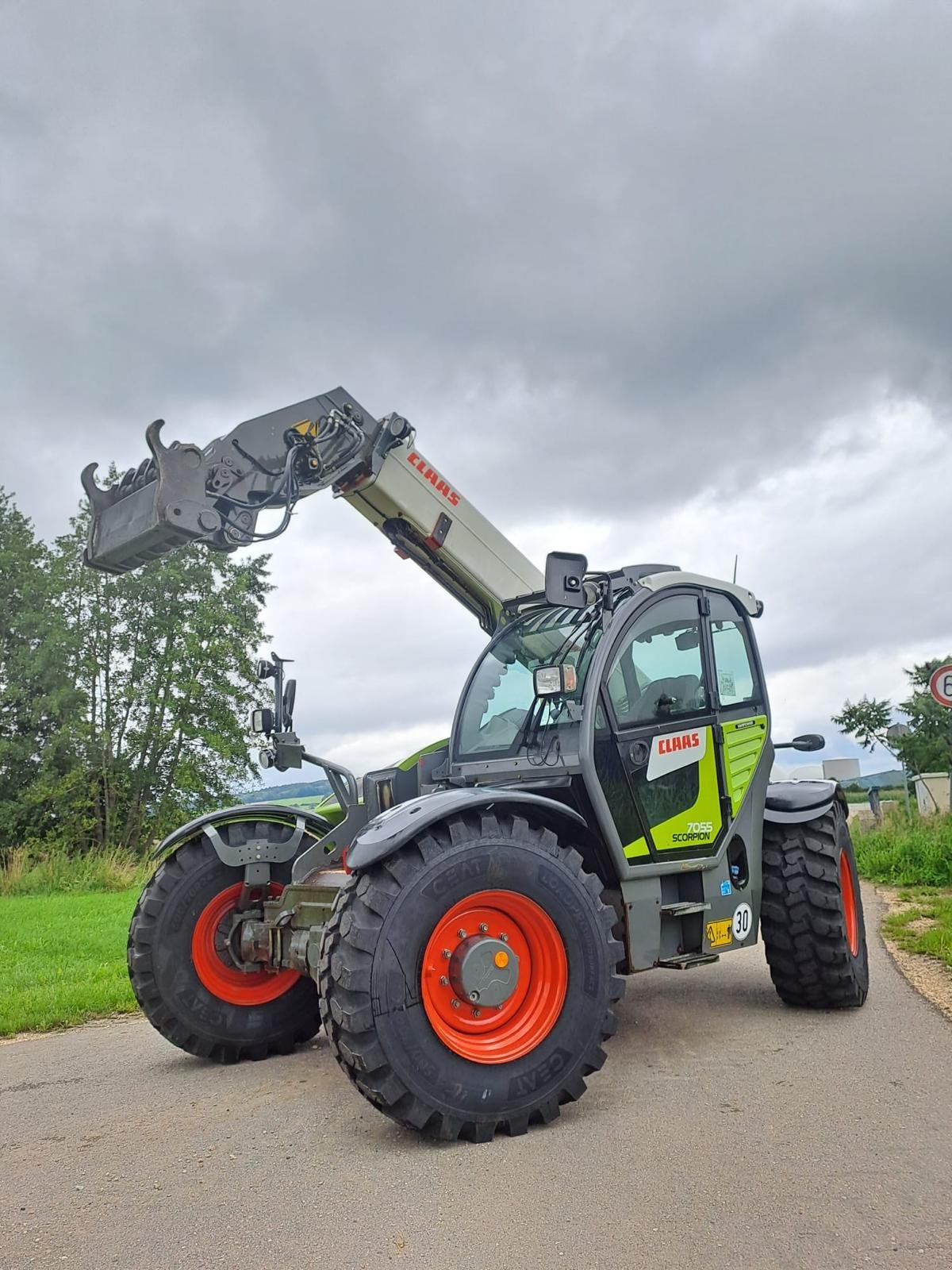Teleskoplader des Typs CLAAS Scorpion 7055, Gebrauchtmaschine in Aislingen (Bild 2)