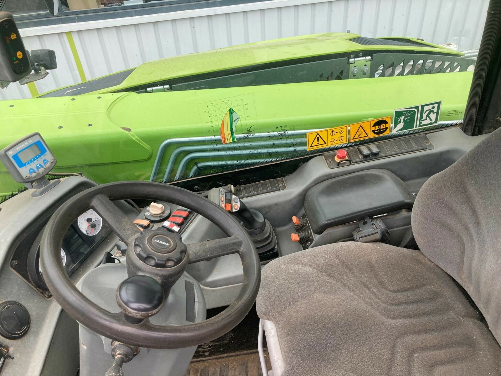 Teleskoplader of the type CLAAS SCORPION 732 VP T4F ADVANC, Gebrauchtmaschine in BLENDECQUES (Picture 9)