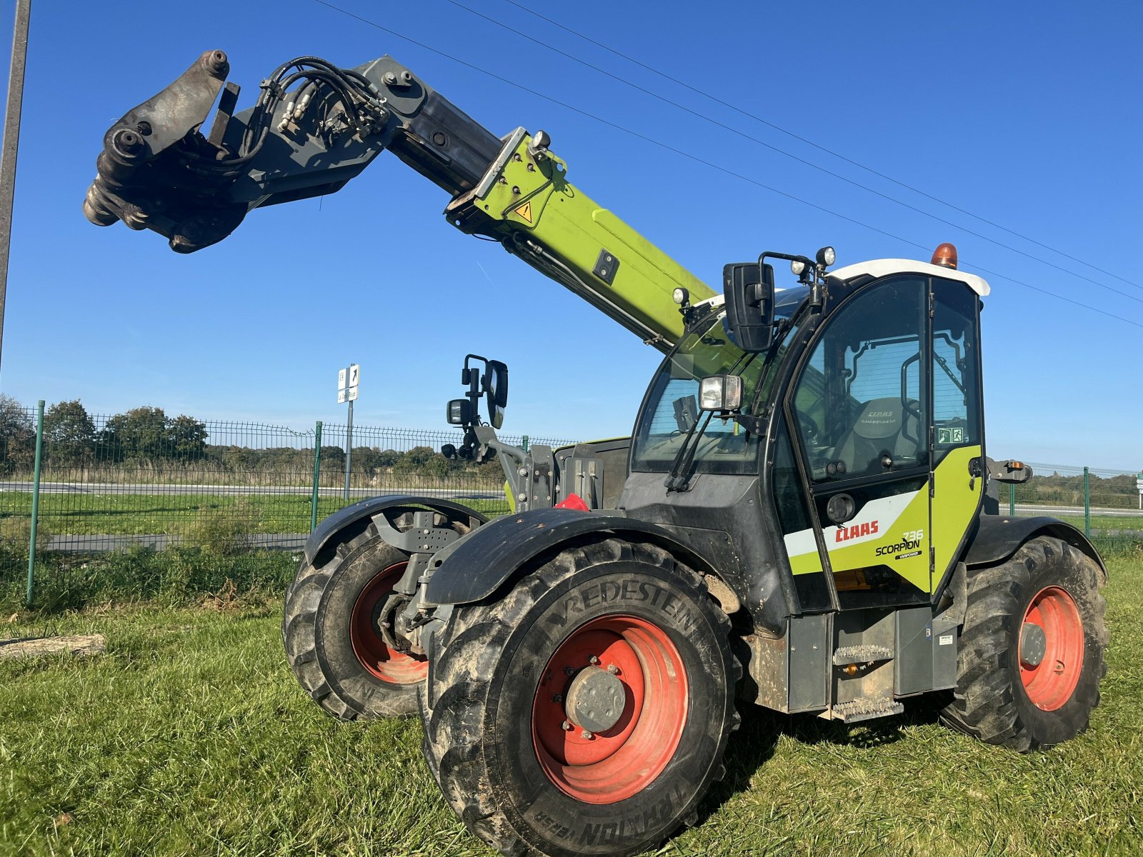 Teleskoplader of the type CLAAS SCORPION 736 VPWR S5 BUSINESS, Gebrauchtmaschine in PONTIVY (Picture 7)
