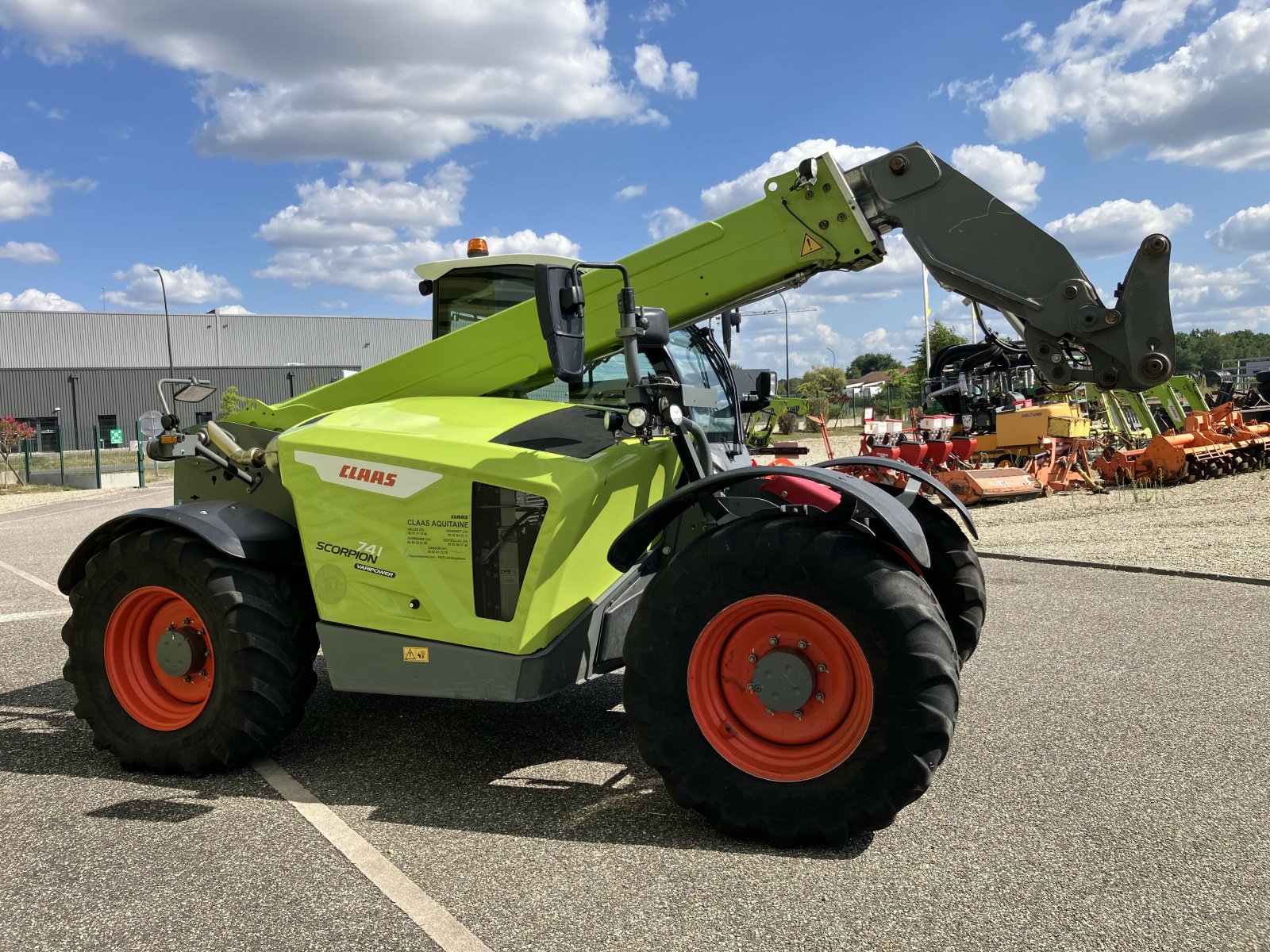 Teleskoplader of the type CLAAS SCORPION 741 VP, Gebrauchtmaschine in AILLAS (Picture 4)