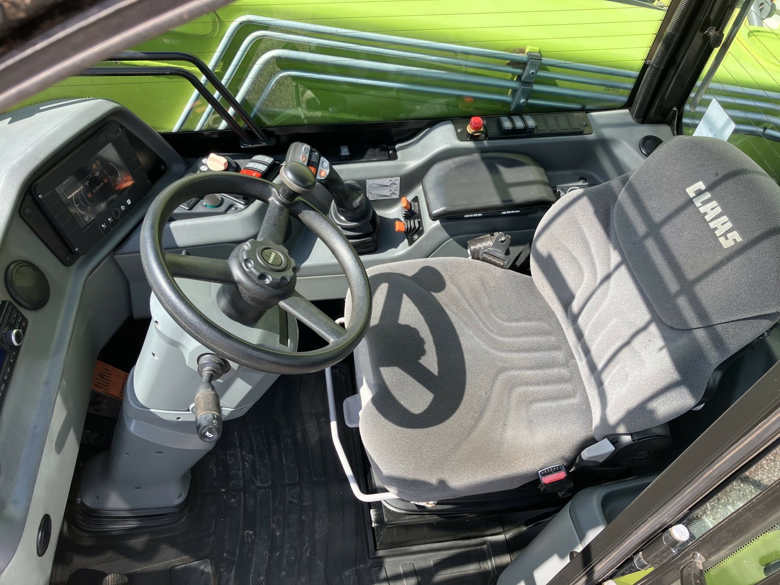 Teleskoplader of the type CLAAS SCORPION 741 VP, Gebrauchtmaschine in AILLAS (Picture 6)